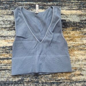 Fitted v neck crop top